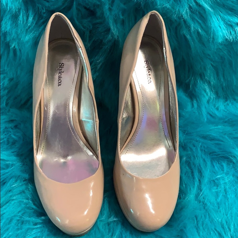 Style & Company EUC patten leather pumps